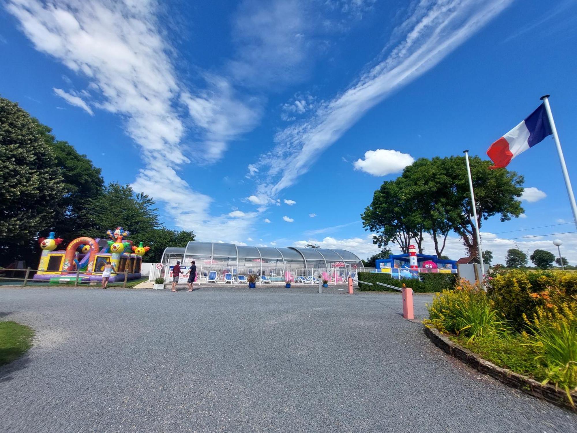 Camping Le Clos De Balleroy Bagian luar foto