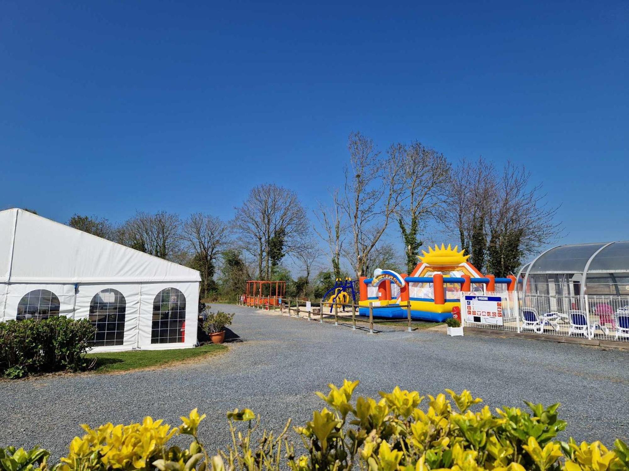 Camping Le Clos De Balleroy Bagian luar foto