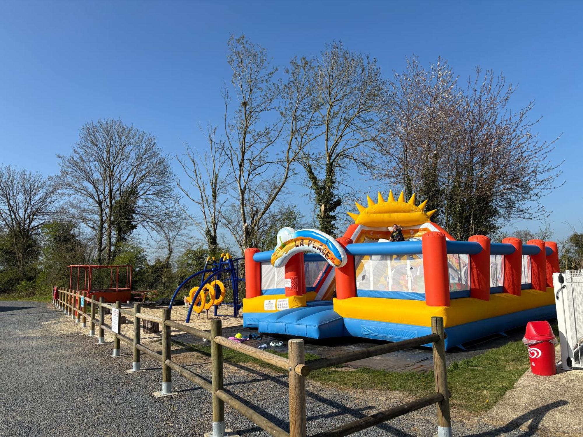 Camping Le Clos De Balleroy Bagian luar foto