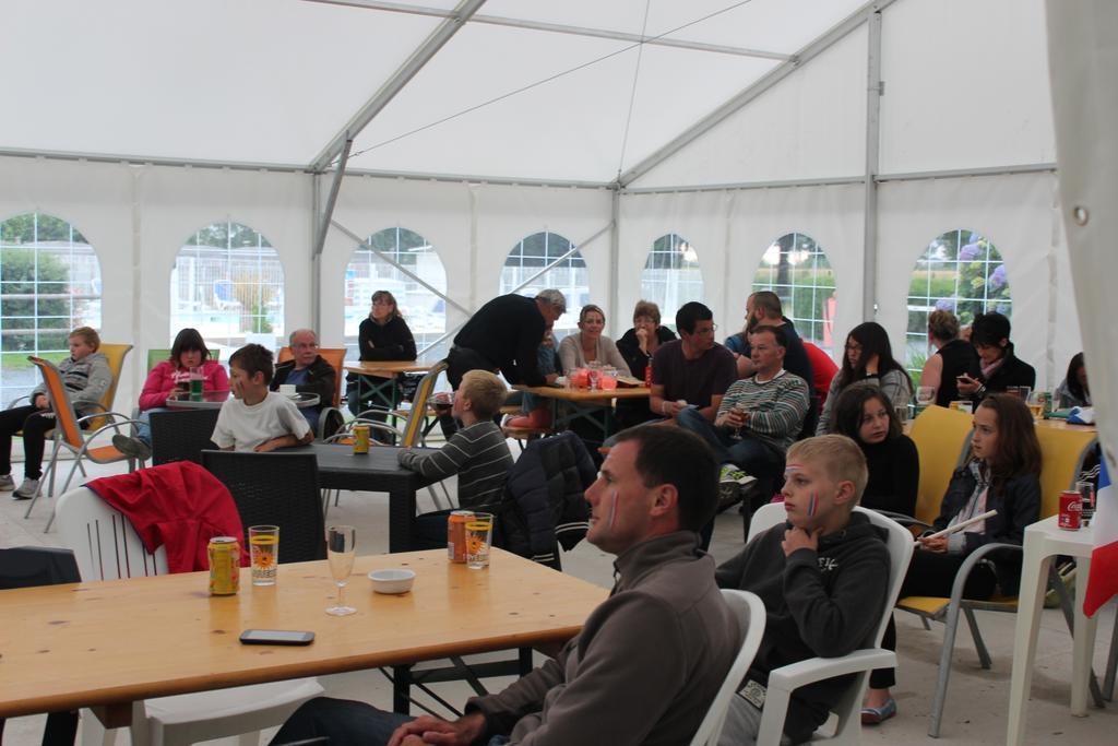 Camping Le Clos De Balleroy Bagian luar foto