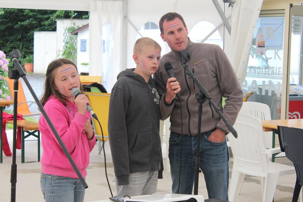 Camping Le Clos De Balleroy Bagian luar foto