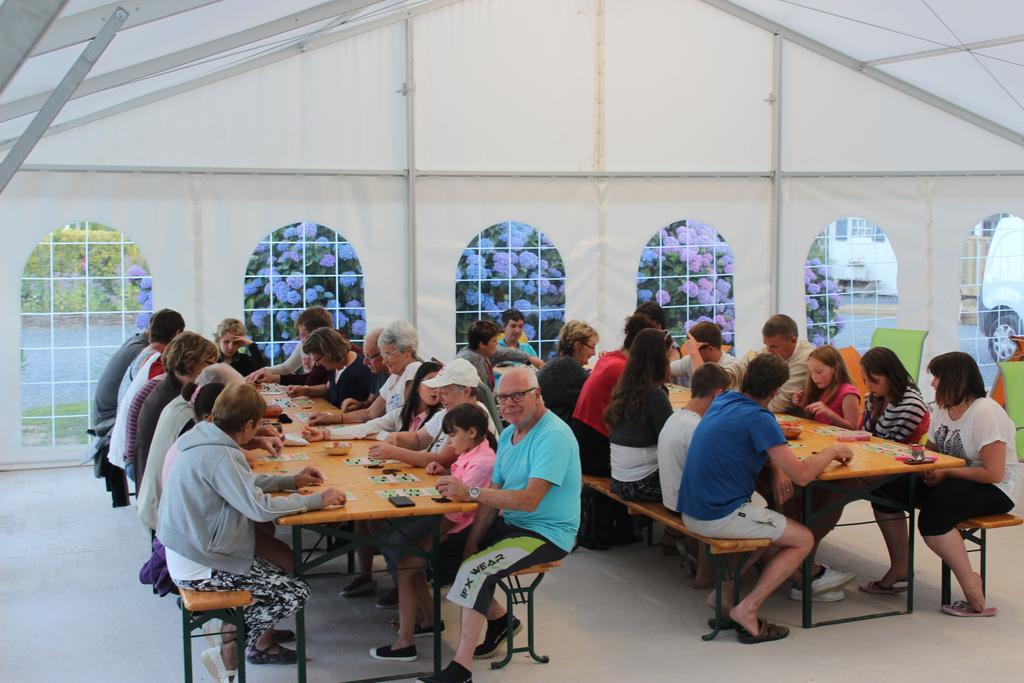 Camping Le Clos De Balleroy Bagian luar foto