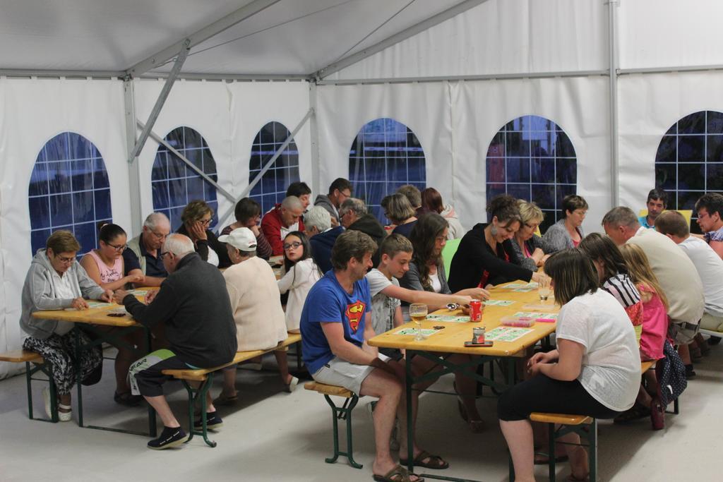 Camping Le Clos De Balleroy Bagian luar foto