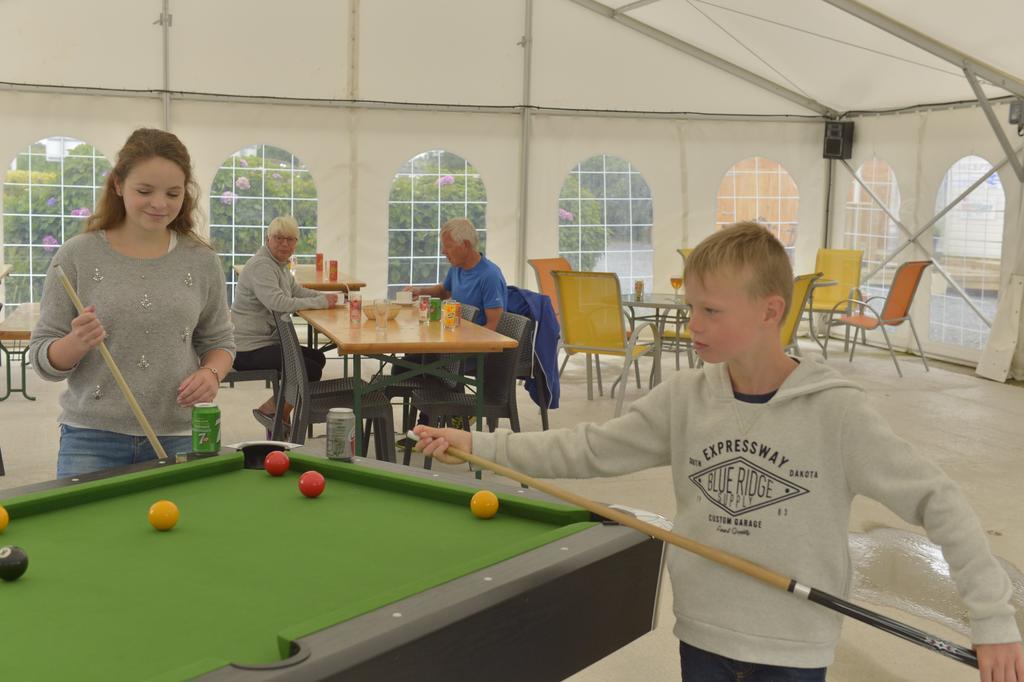 Camping Le Clos De Balleroy Bagian luar foto