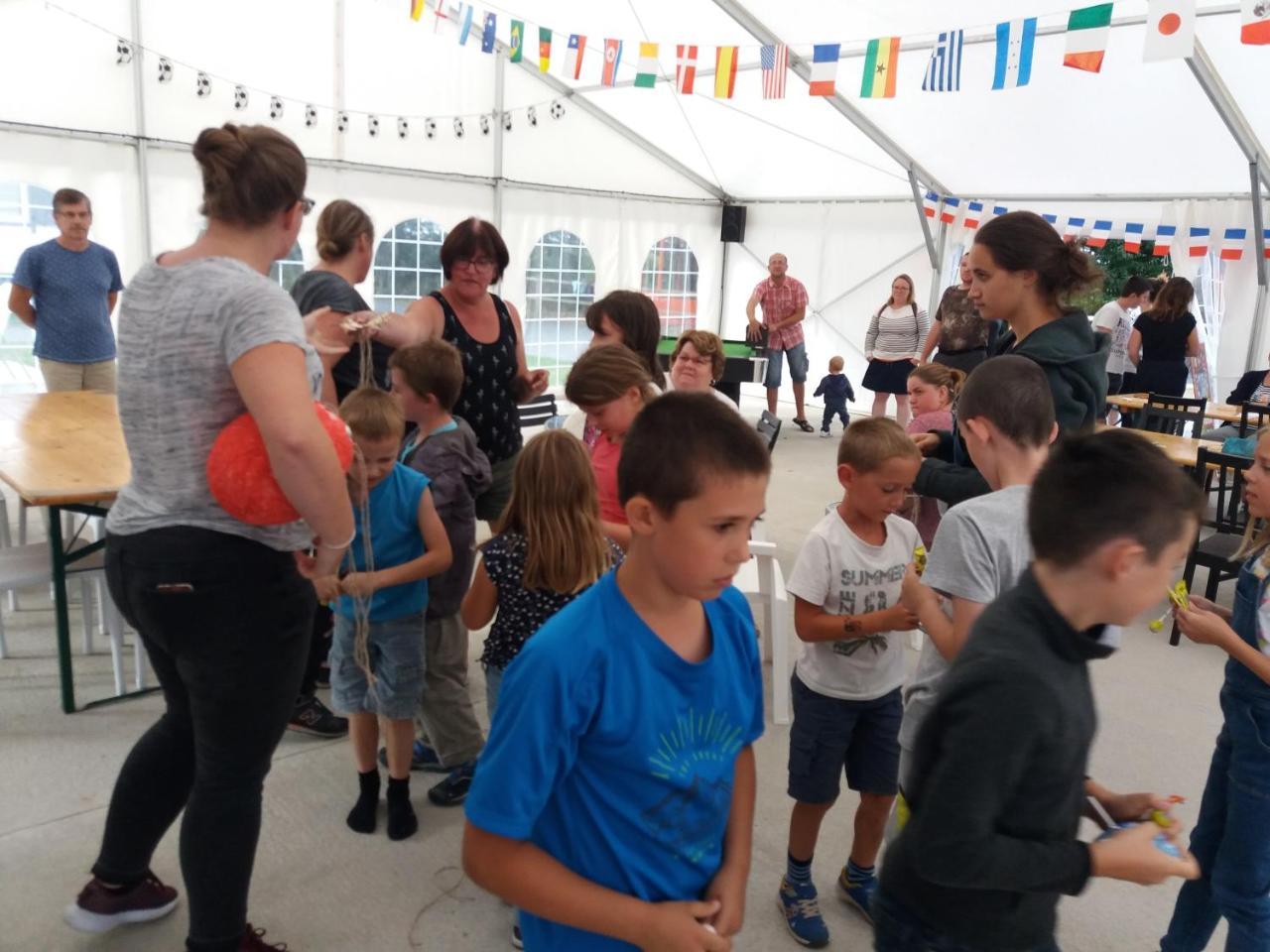 Camping Le Clos De Balleroy Bagian luar foto